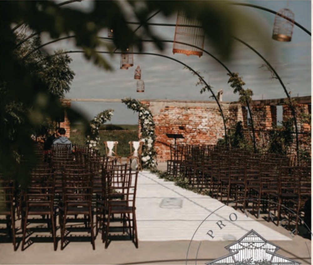 Ceremonie în grădina Restaurantului Province