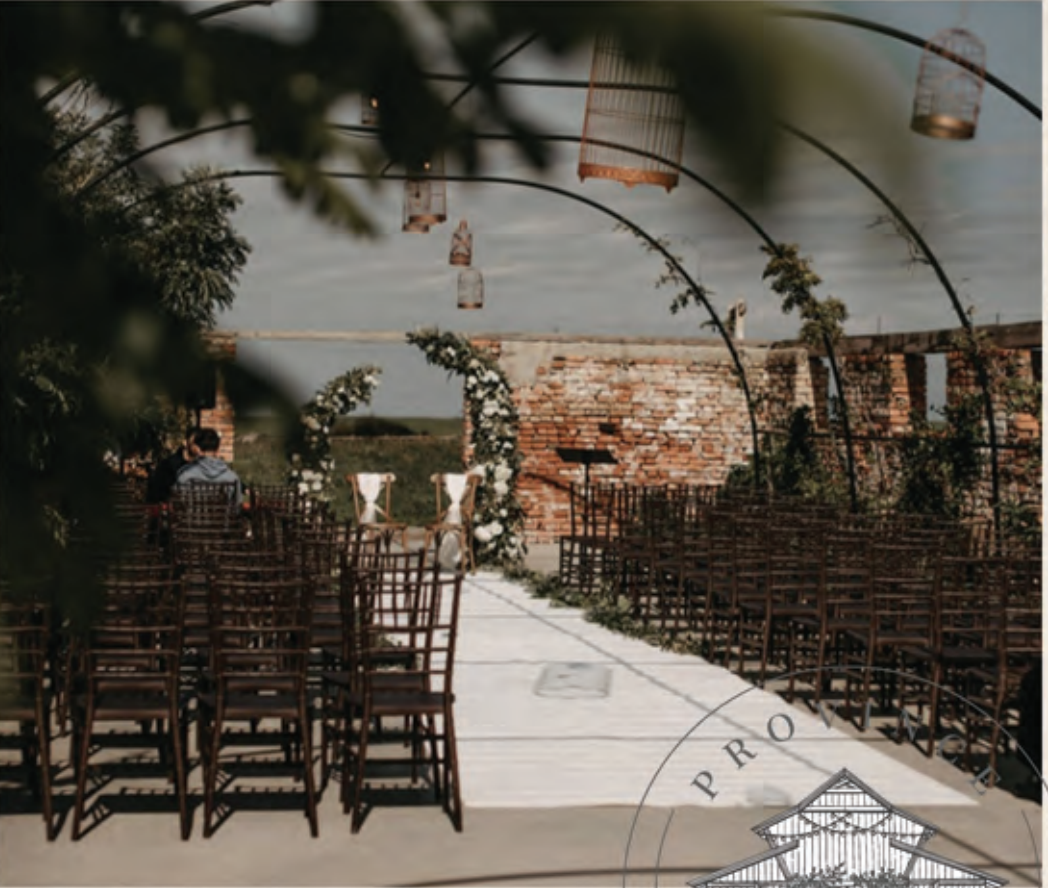 Ceremonie în grădina Restaurantului Province